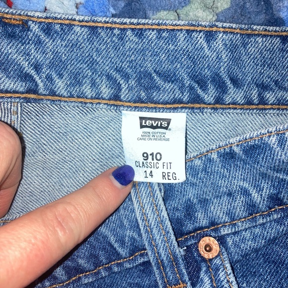 Vinatge Levi’s Jean denim shorts high rise 910 classic fit, like new size 14 - Picture 5 of 7